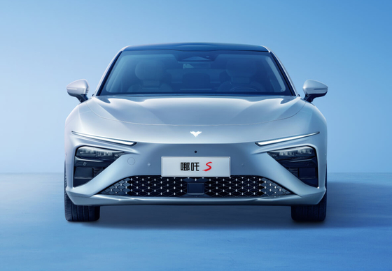 170kw EV سيارة كهربائية 4 مقاعد السيارات الرياضية الكهربائية 715km التحمل