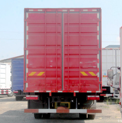 شاحنة تسليم بضائع الديزل Euro V Level Van Cargo Truck 4x2 Driving 5200mm Wheelbase