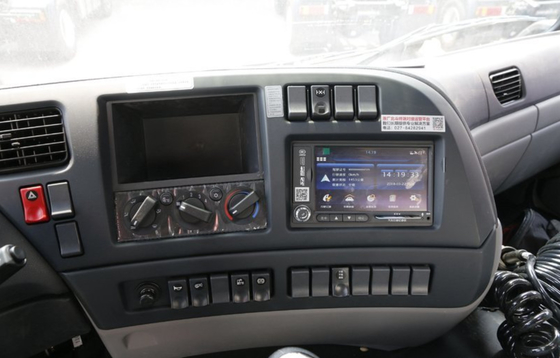 LHD / RHD 4x2 Driving Tractor Trailer شاحنة 7 طن 340 حصان