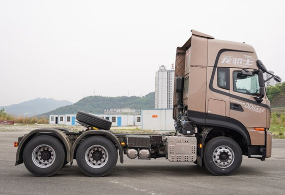 شكل قيادة 6 × 4 شاحنات Cng شديدة التحمل 470hp Euro V مستوى Emssioni
