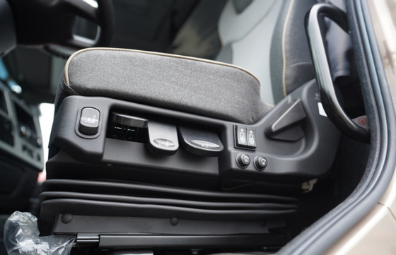 شكل قيادة 6 × 4 شاحنات Cng شديدة التحمل 470hp Euro V مستوى Emssioni