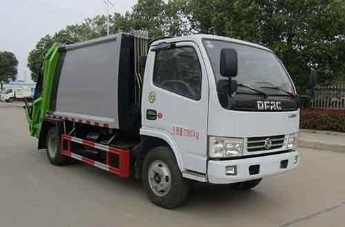 4X2 129hp شاحنة تفريغ القمامة 7360 كجم مع حاوية مغطاة