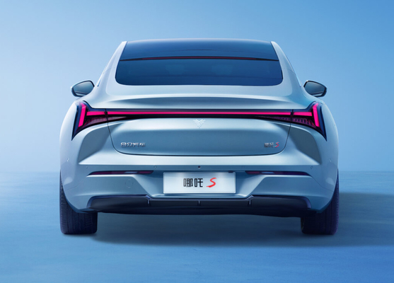 170kw EV سيارة كهربائية 4 مقاعد السيارات الرياضية الكهربائية 715km التحمل