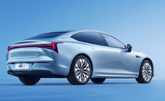 170kw EV سيارة كهربائية 4 مقاعد السيارات الرياضية الكهربائية 715km التحمل