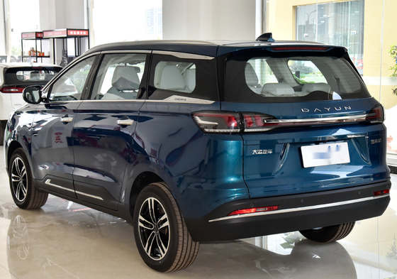 تستخدم عائلة Dayun Yuanzhi Electric Car Mpv مساحة كبيرة وبطارية بطول 450 كم